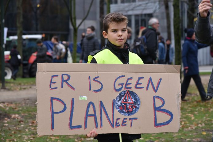 Een betoger tijdens de Klimaatmars in Brussel op 2 december 2018 (archiefbeeld).
