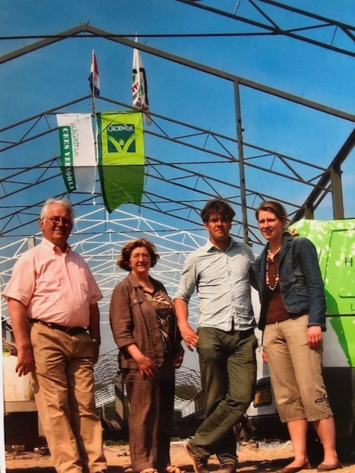 Cees droeg zijn groeiende tuincentrum over aan zijn kinderen Mark en Wendie.