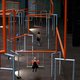 Er kan nu met wildvreemden geschommeld worden in het Tate Modern