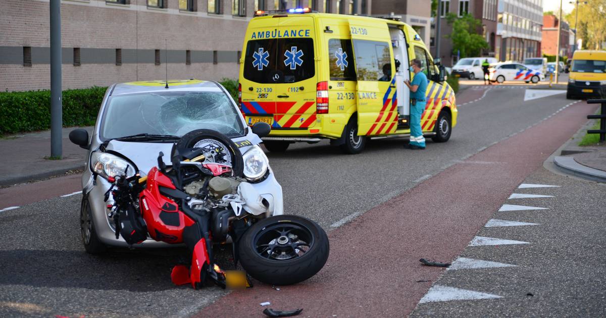 Motorrijder Gewond Na Botsing Met Auto Op Kanaaldijk In Helmond Helmond Ed Nl