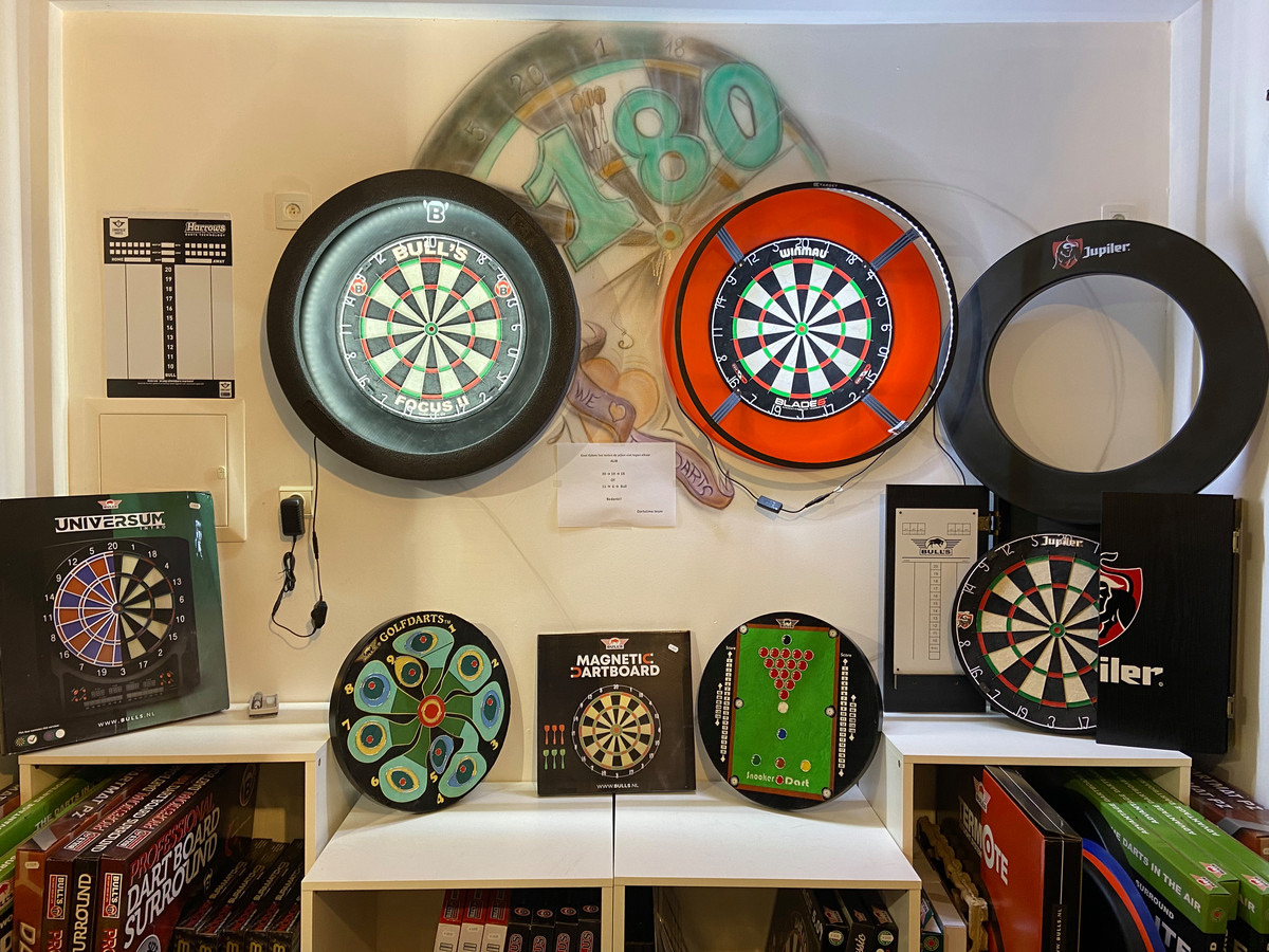 Kroegbazin opent eigen dartswinkel “In mijn café is de sport razend