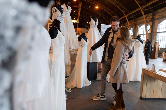 Martijn Holsappel en Mara Vogels kwamen nog even inspiratie opdoen voor hun bruiloft op 22 april bij Trouwbeleving XL in de Koepelhal in Tilburg.