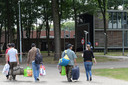 Archieffoto: asielzoekers arriveren bij het asielzoekerscentrum in Overloon.
