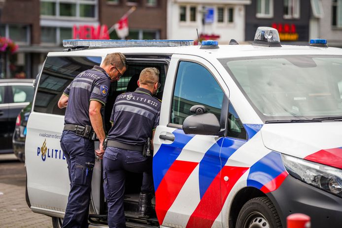 Kogelgaten gevonden bij café Enjoy in Eindhoven.
