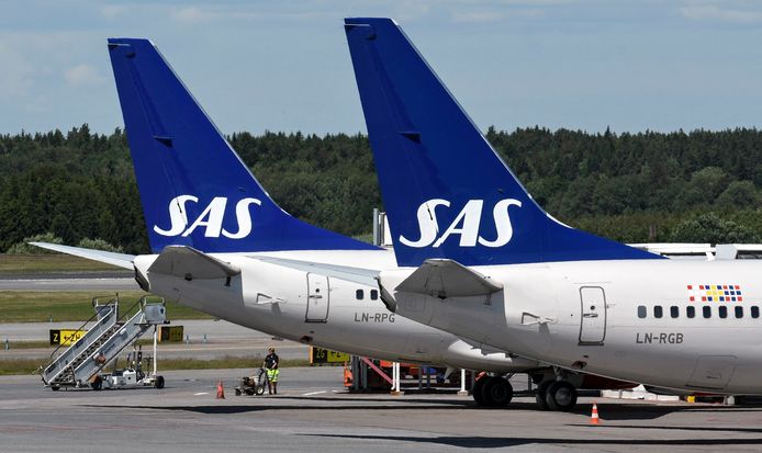 Twee toestellen van SAS op de luchthaven van Stockholm