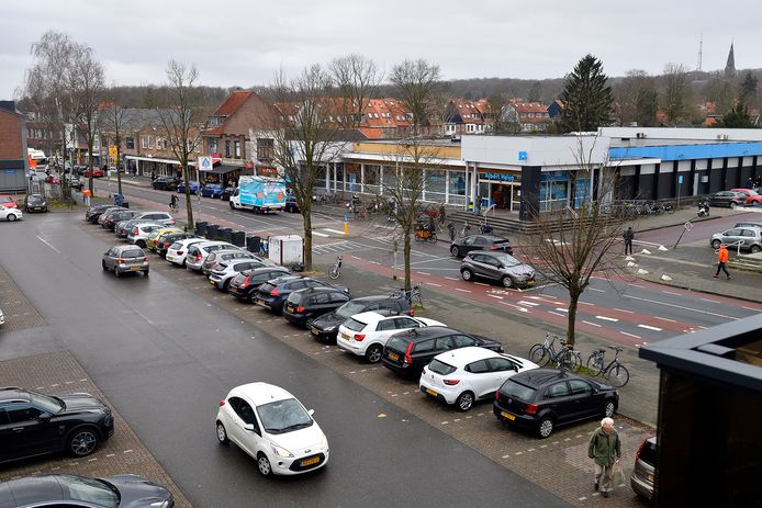 Aan de Leusderweg, tussen de Van Bemmelstraat (rechts) en de Verhoevenstraat (helemaal links) zijn woningen gepland.