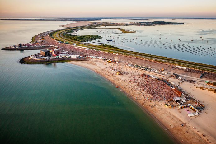 Concert at Sea op de Brouwersdam, bezien vanuit de lucht.