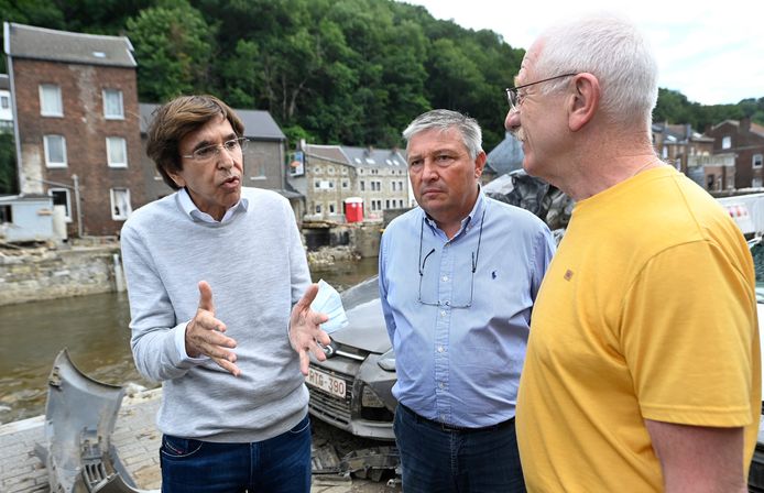 Waals minister-president Elio Di Rupo (PS, l.) in Pepinster.