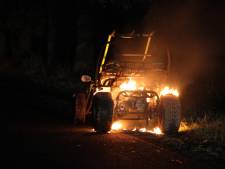 Dubbel pech voor buggy in Rijssen: Eigenaar die huurders net even wegbracht ziet voertuig in vlammen opgaan
