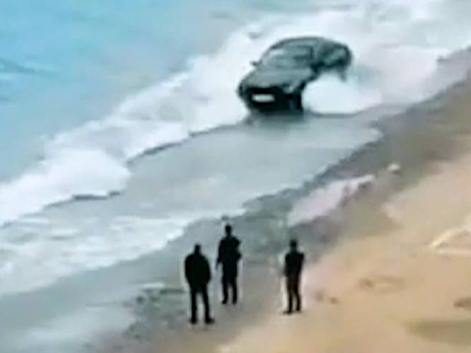 Er waren eens vier dronken Russen die naar het strand reden met een BMW...