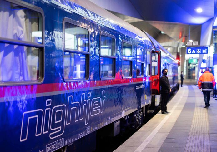ÖBB relancera aussi la semaine prochaine une série d'autres liaisons ferroviaires nocturnes, notamment avec les Pays-Bas lundi.