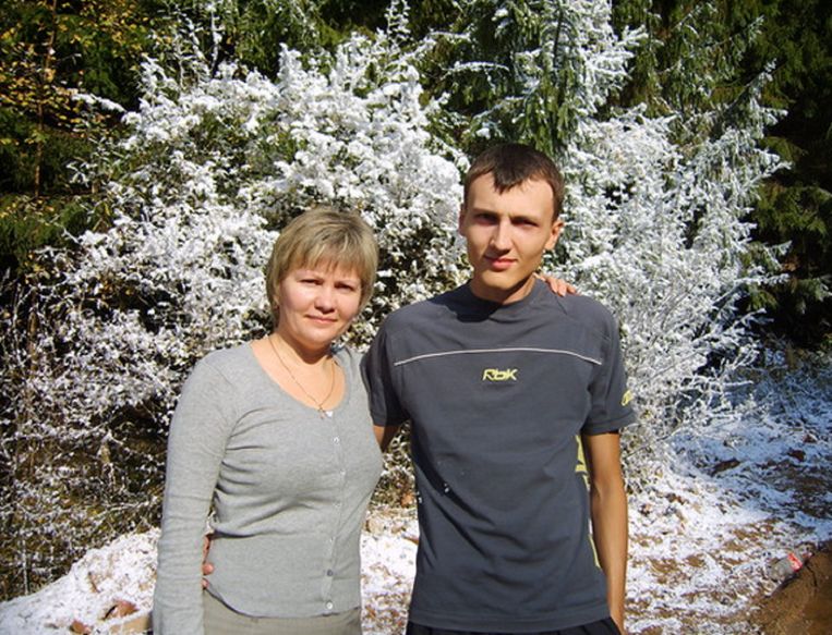 Dimitri met zijn moeder. Beeld Privéfoto