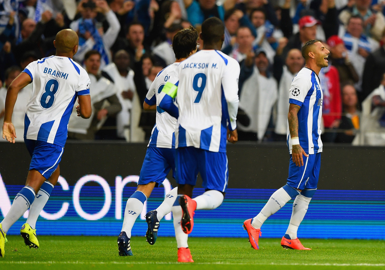 Порту прямая. Порто город в португалии. Фк порту 2022. Порту жил висенте. Порто город мост.