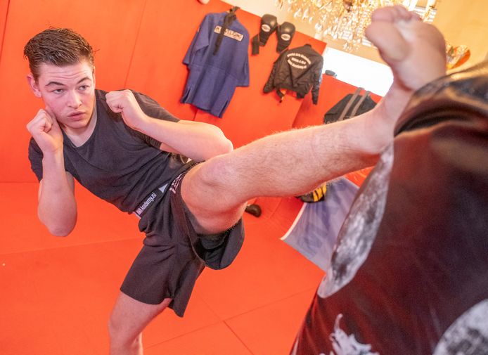 Mixed martial arts-vechter Lucian de Nooijer (16) uit Vlissingen