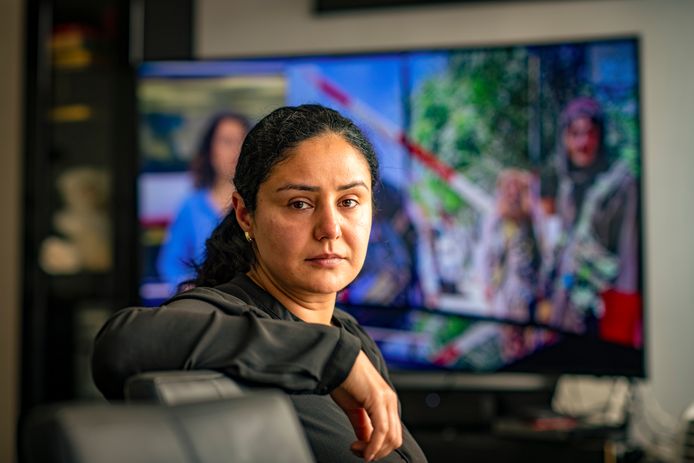 Homa Ashkar kijkt de hele dag het nieuws. Ze is opnieuw doodsbang voor de toekomst van haar familie en vrienden in Afghanistan.