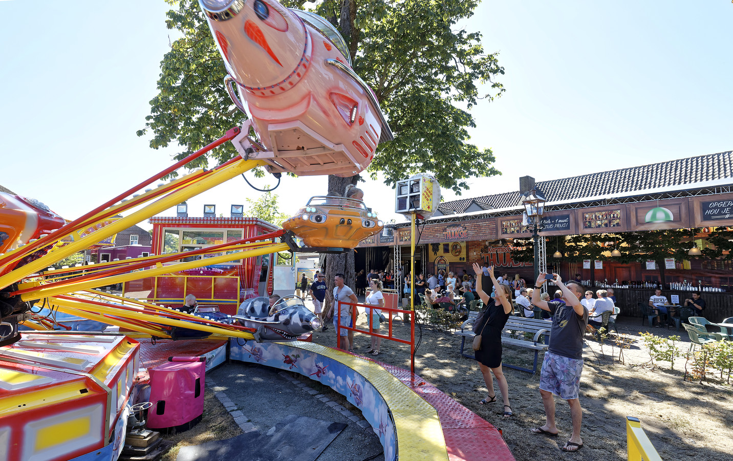 Meer reuring op Markt bij Boxtelse kermis 2023, dag langer plezier in Liempde Foto bd.nl