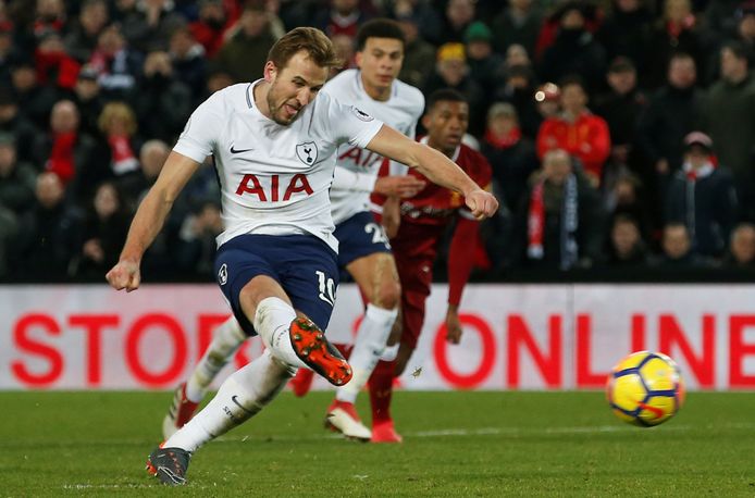 Kane trapt -vanop de stip- dan toch zijn 22ste doelpunt binnen in de Premier League.