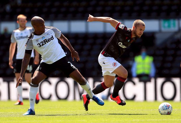 Andre Wisdom (links).