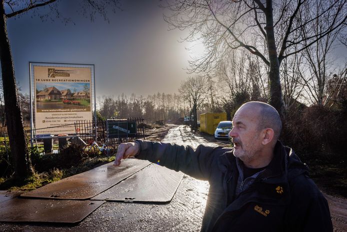 Olen Holz voor het beoogde villapark. ,,Met gewone woningen had ik nog kunnen leven.”