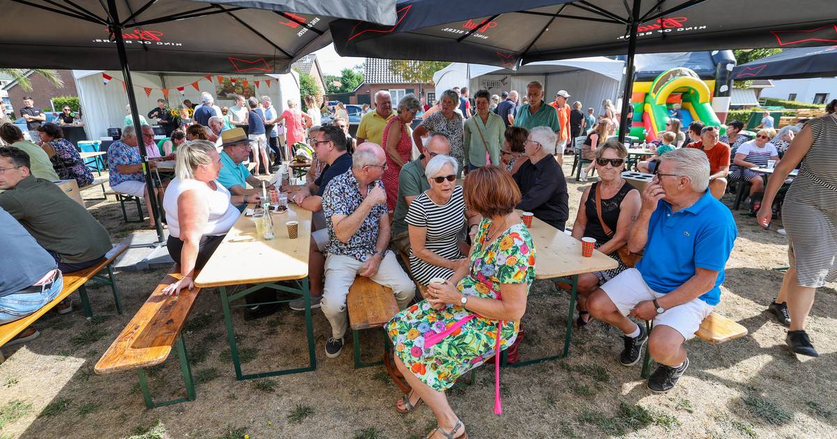 Gezellige Kiosk Brunch Riethoven; Ger Cremers ontvangt De Bouwman