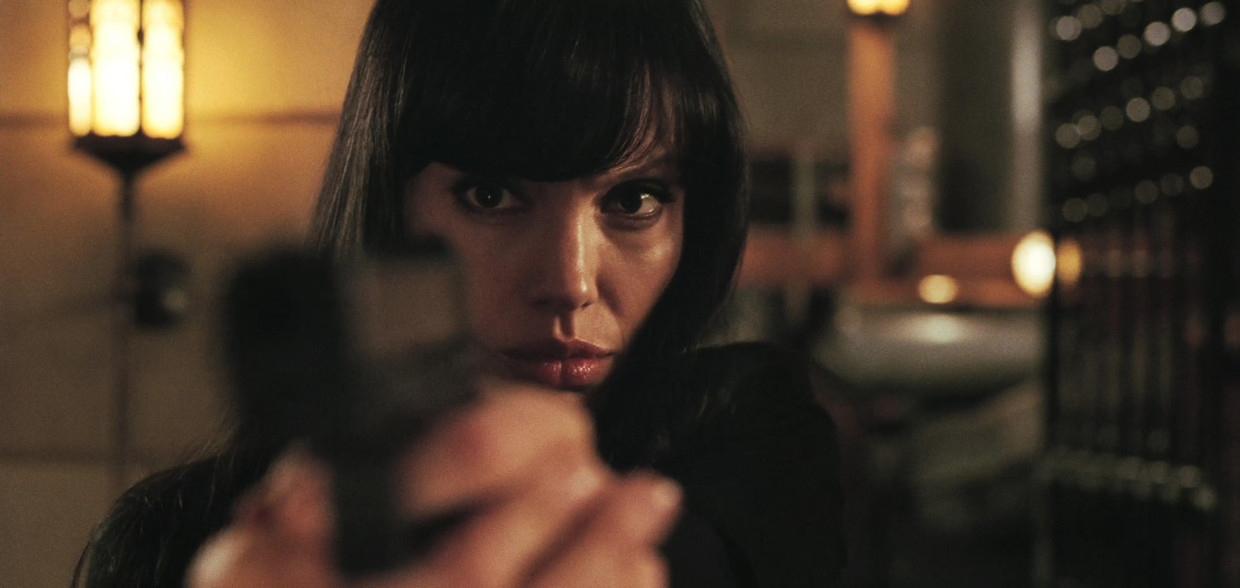 Angelina Jolie sotto sale.  foto 