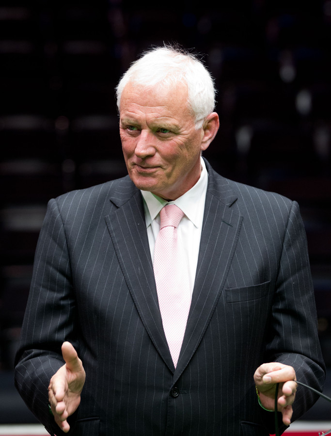 Jan Verhaas volgt herstart snooker vanuit huis ‘Blij dat ik er nog