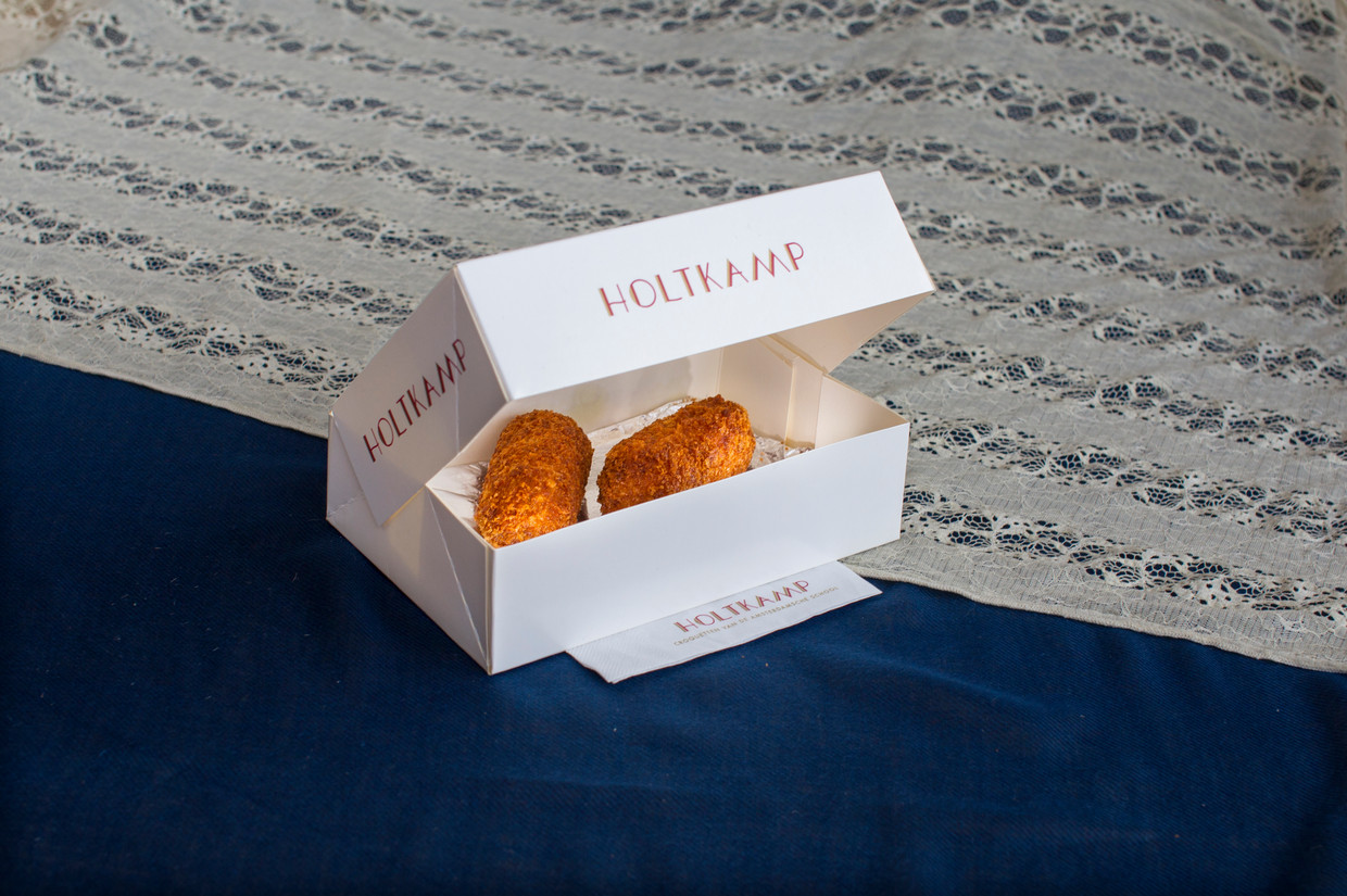 Garnalenkroket van Holtkamp uit Amsterdam. Beeld Pauline Niks