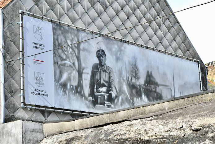 Officiële onthulling street art canvassen op bunker.