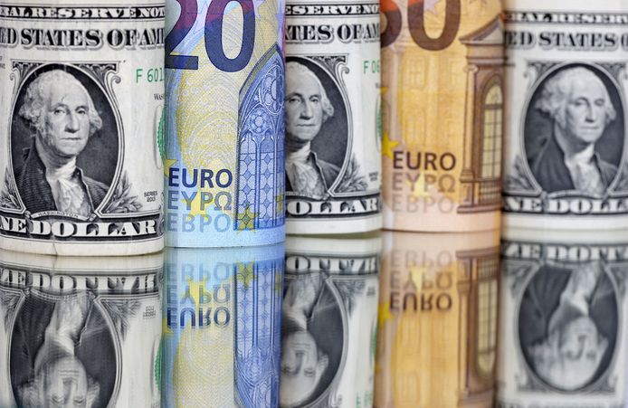 euro-voor-het-eerst-in-twintig-jaar-minder-dan-0-99-dollar-waard-geld