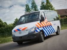 Nieuwe ME-bus onder vuur: veiligheid agenten mogelijk in het geding