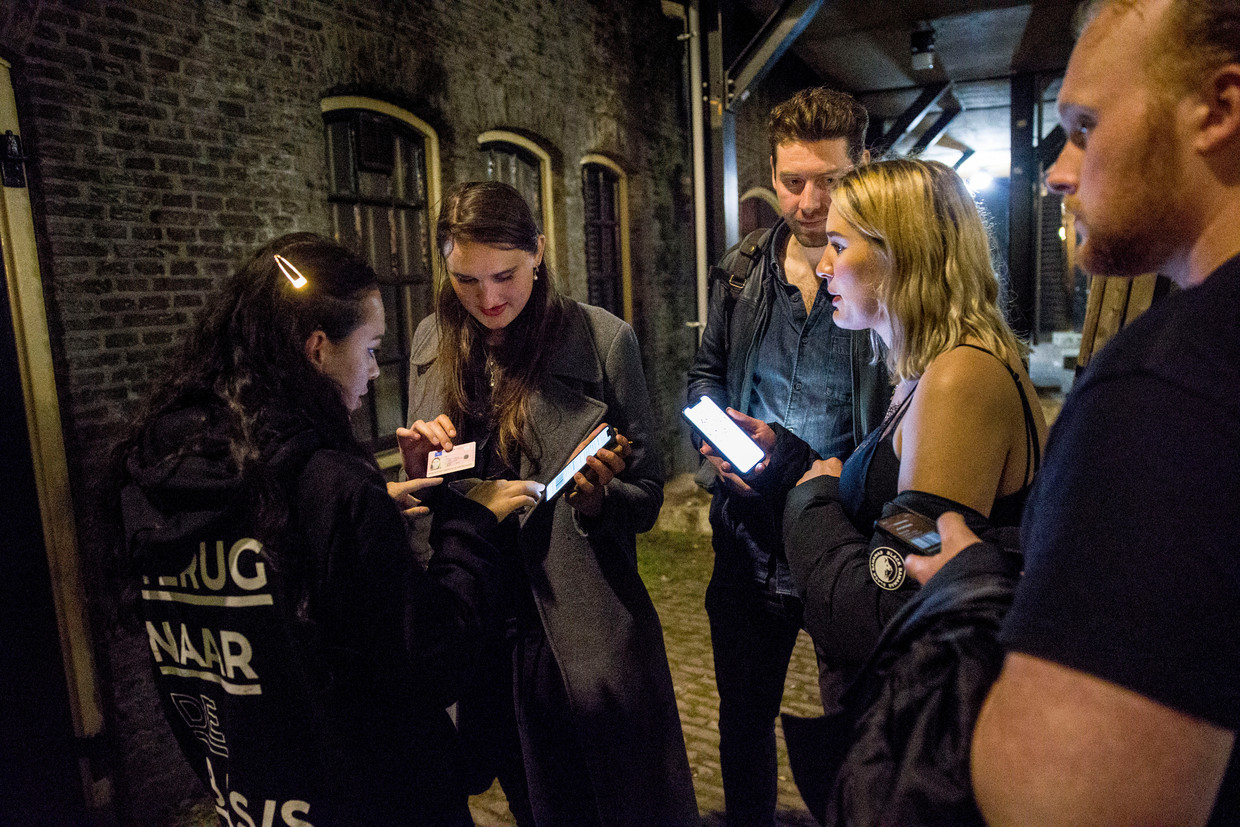 Open van 22.00 tot 00.00 uur ziet bijna niemand zitten, blijkt uit een rondgang van de Volkskrant langs discotheekeigenaren. Beeld Arie Kievit