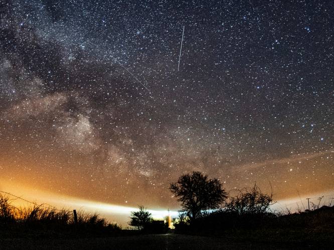 ▶Waar en wanneer kunnen we dit weekend meteorenregen spotten?: “Tijdens piek tot wel 20 meteoren per uur te zien”