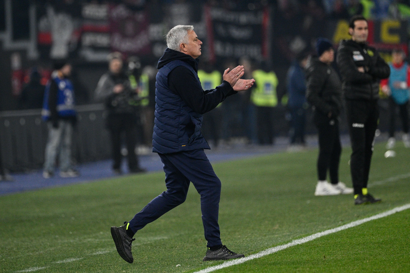 regel schot opslag Scorende Dessers knikkert AS Roma uit Italiaanse beker, Mourinho opvallend  kalm: “Geleerd om niet te klagen na nederlaag” | Foto | hln.be