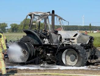 Tractor gaat helemaal in vlammen op