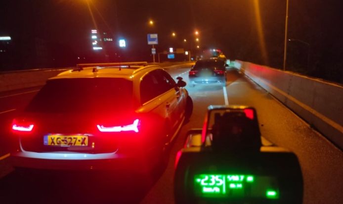 Dronken en veel te hard over de snelweg.