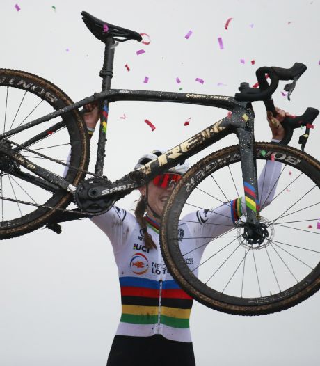 Wereldkampioene Lucinda Brand oppermachtig naar goud bij EK veldrijden