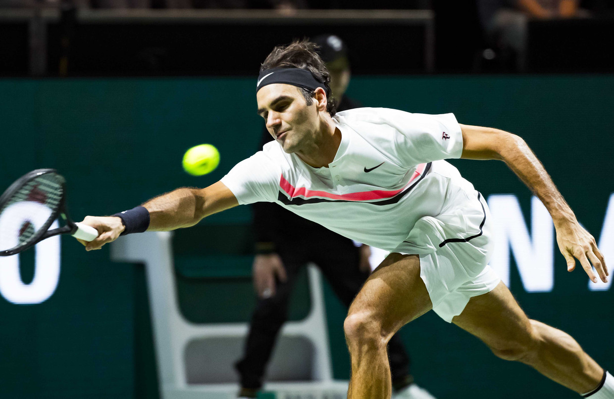 De Zwitser Roger Federer tijdens  zijn partij tegen de Bulgaar Grigor Dimitrov, in de finale van het ABN AMRO World Tennis Tournament. Beeld ANP