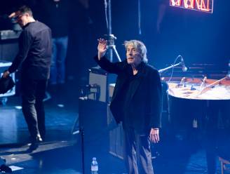 Arno geeft pakkend concert in Kursaal van Oostende. “Ongelofelijk hoe hij hier staat op het podium”