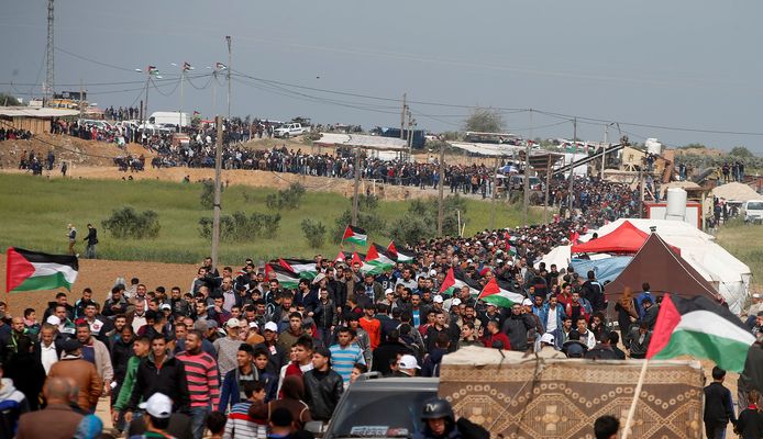 Palestijnse betogers trekken langs de grens met Israël in een zesweekse protestactie "Grote mars van de Terugkeer".
