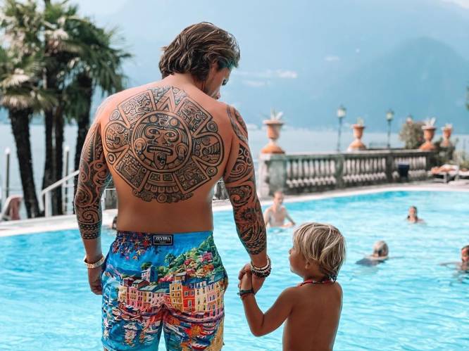 Zo vader, zo zoon, zo zwembroek: André Hazes en zoontje matchen aan het zwembad