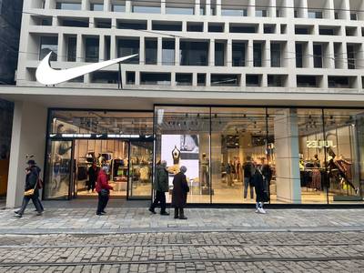 Nike wil volgende jaren twee miljard besparen na tegenvallende verkopen in China