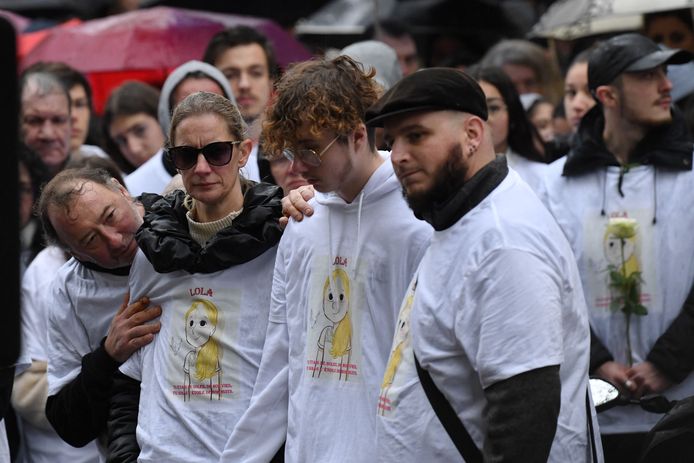 De ouders en twee broers van Lola tijdens een herdenking in Parijs (16/11/2022).