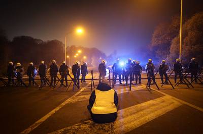 Gele hesjes in Nederland: ‘Rutte moet wegwezen, naar Rottumerplaat’