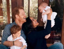 Prins Harry en Meghan Markle met hun kinderen Archie en Lilibet.