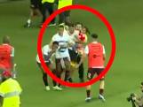 Vader neemt met dochtertje op arm deel aan knokpartij op voetbalveld