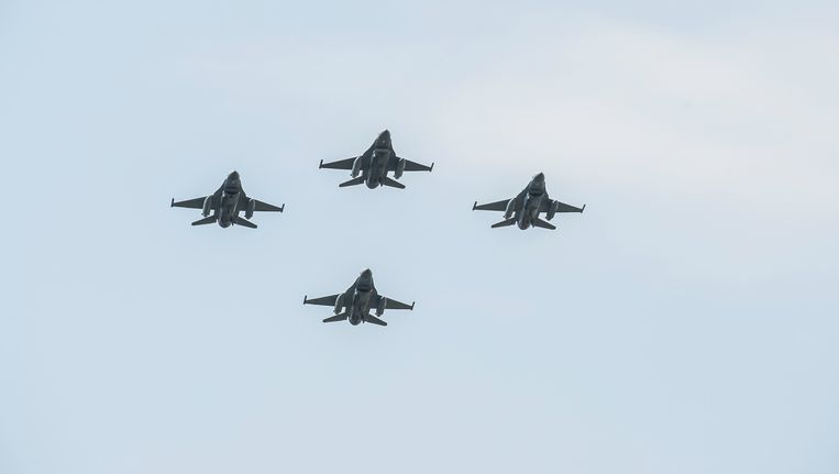 Onze F-16's zijn aan vervanging toe. Maar willen we wel nieuwe gevechtsvliegtuigen? Beeld BELGA