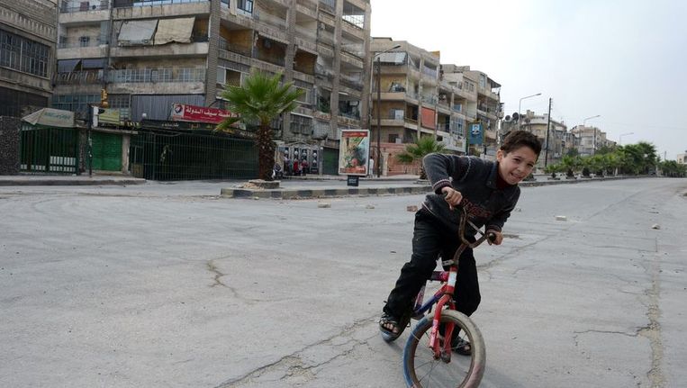Een Syrisch jongetje in Aleppo, de stad waar de meeste kinderdoden vielen. Beeld afp