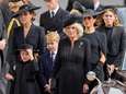Verplicht in het zwart en met een hoed, maar ondanks strak protocol wisten deze royals toch een klein beetje op te vallen