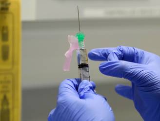 Omstreden studie: Engeland wil proefpersonen bewust besmetten met Covid-19 voor snellere ontwikkeling vaccin