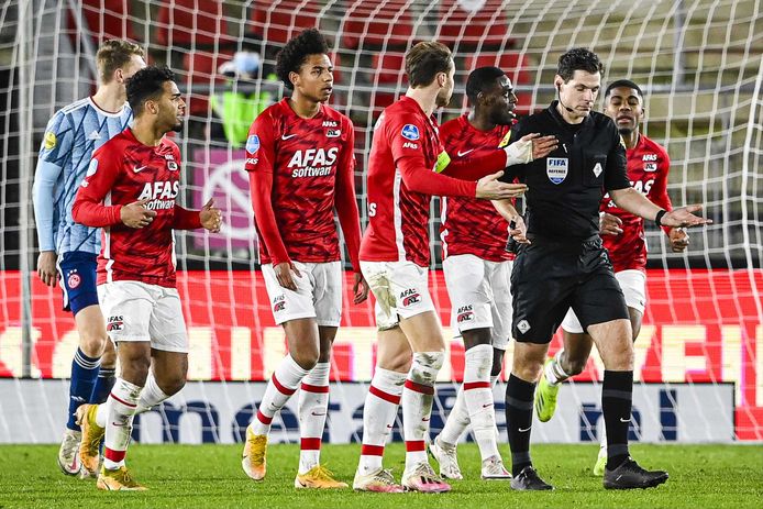 Scheidsrechter Jochem Kamphuis gaf na de wedstrijd voor de camera's van ESPN toe dat het doelpunt van Ajax eigenlijk buitenspel was en dat Myron Boadu juist niet buitenspel stond.